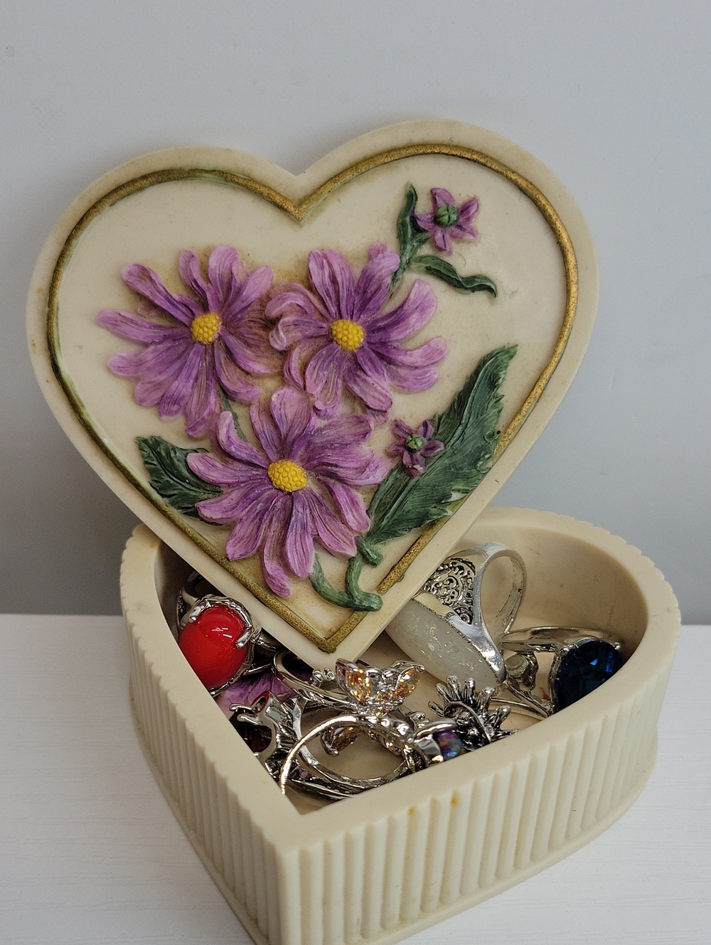 Floral Heart Jewelry Box with Sz 6-7 Rings